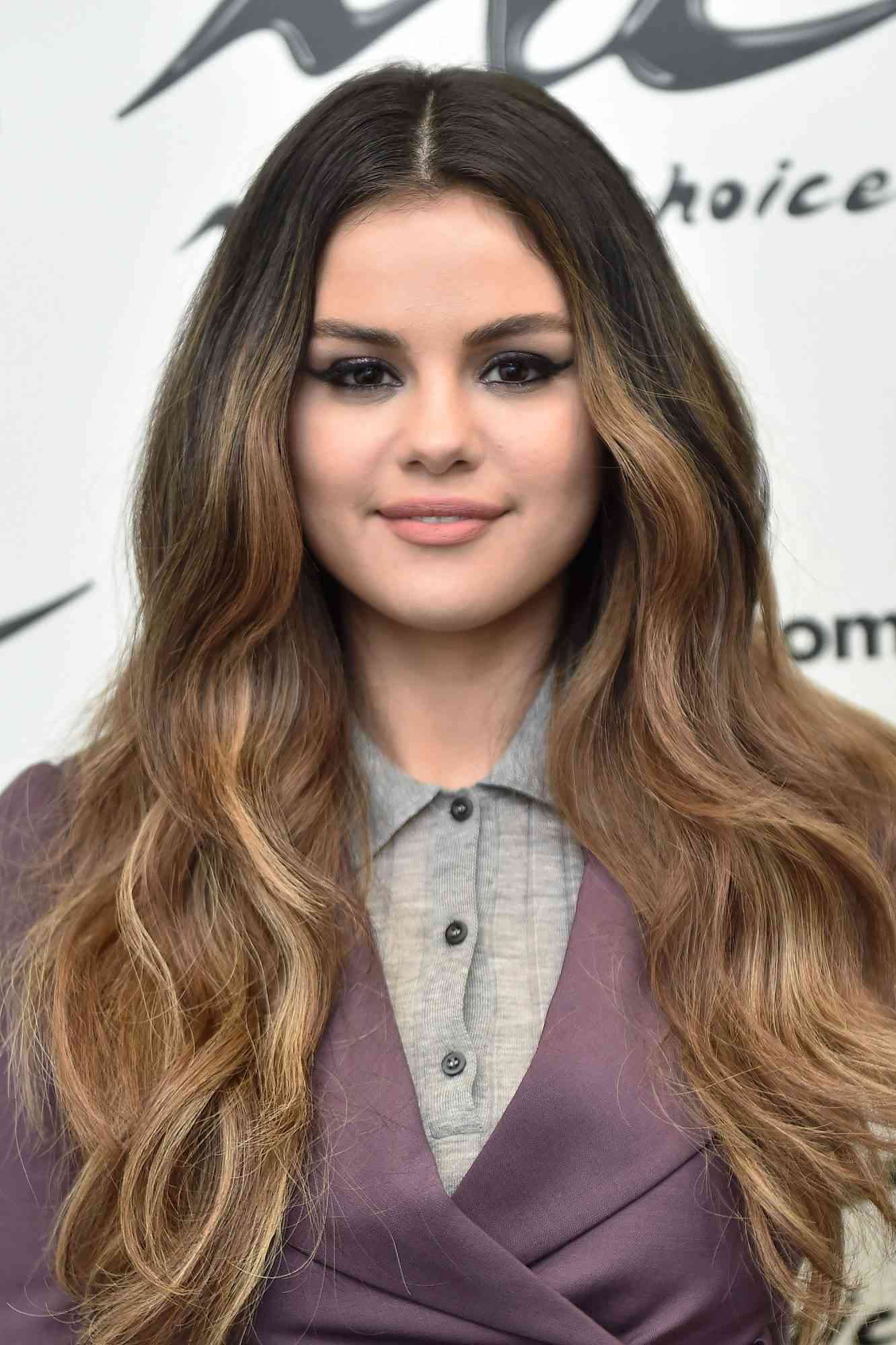 Celebs with brown hair and blonde highlights